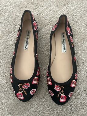 Karl Lagerfeld Black Ballet Flats with Pink Red Floral Embroidery